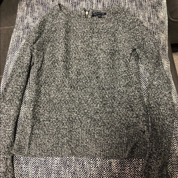 American Eagle sweater. Like new - Picture 1 of 3